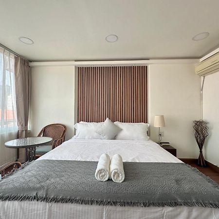 Longzhu Guesthouse Bangkok Exterior photo
