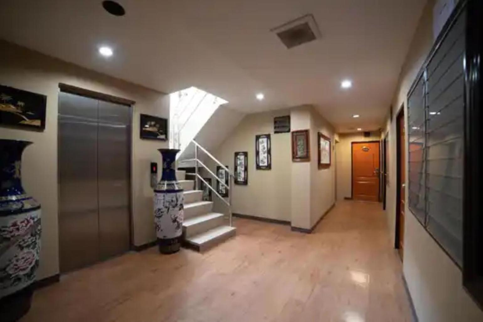 Longzhu Guesthouse Bangkok Exterior photo