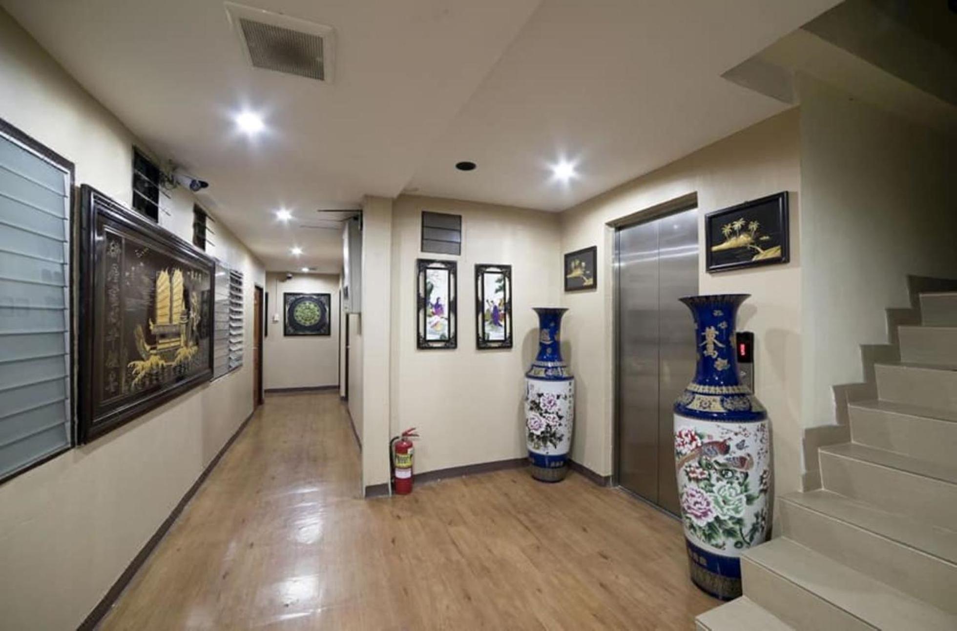 Longzhu Guesthouse Bangkok Exterior photo