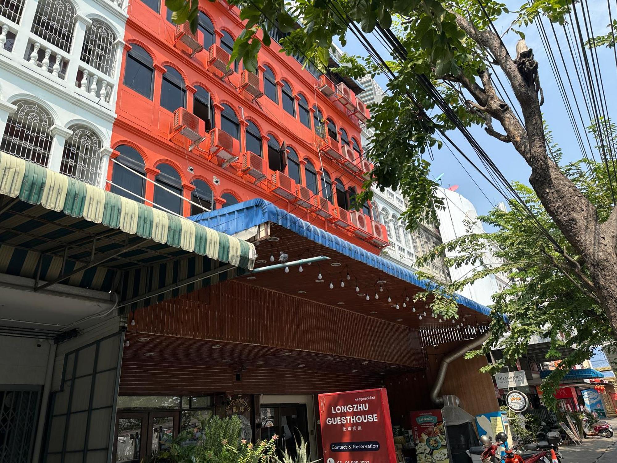 Longzhu Guesthouse Bangkok Exterior photo