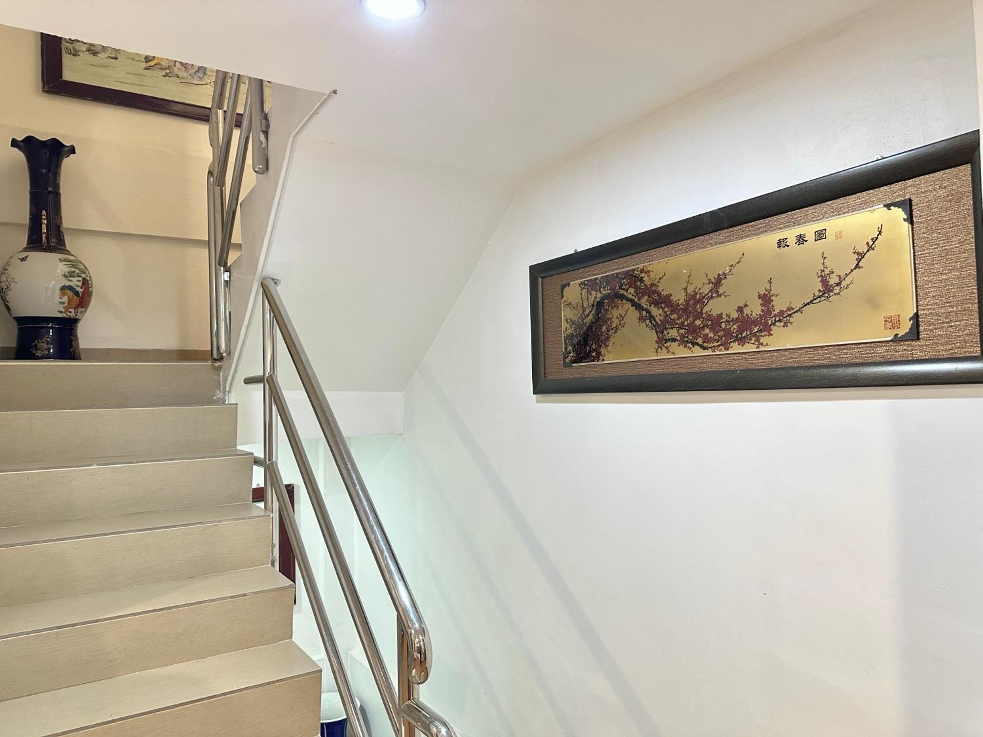 Longzhu Guesthouse Bangkok Exterior photo