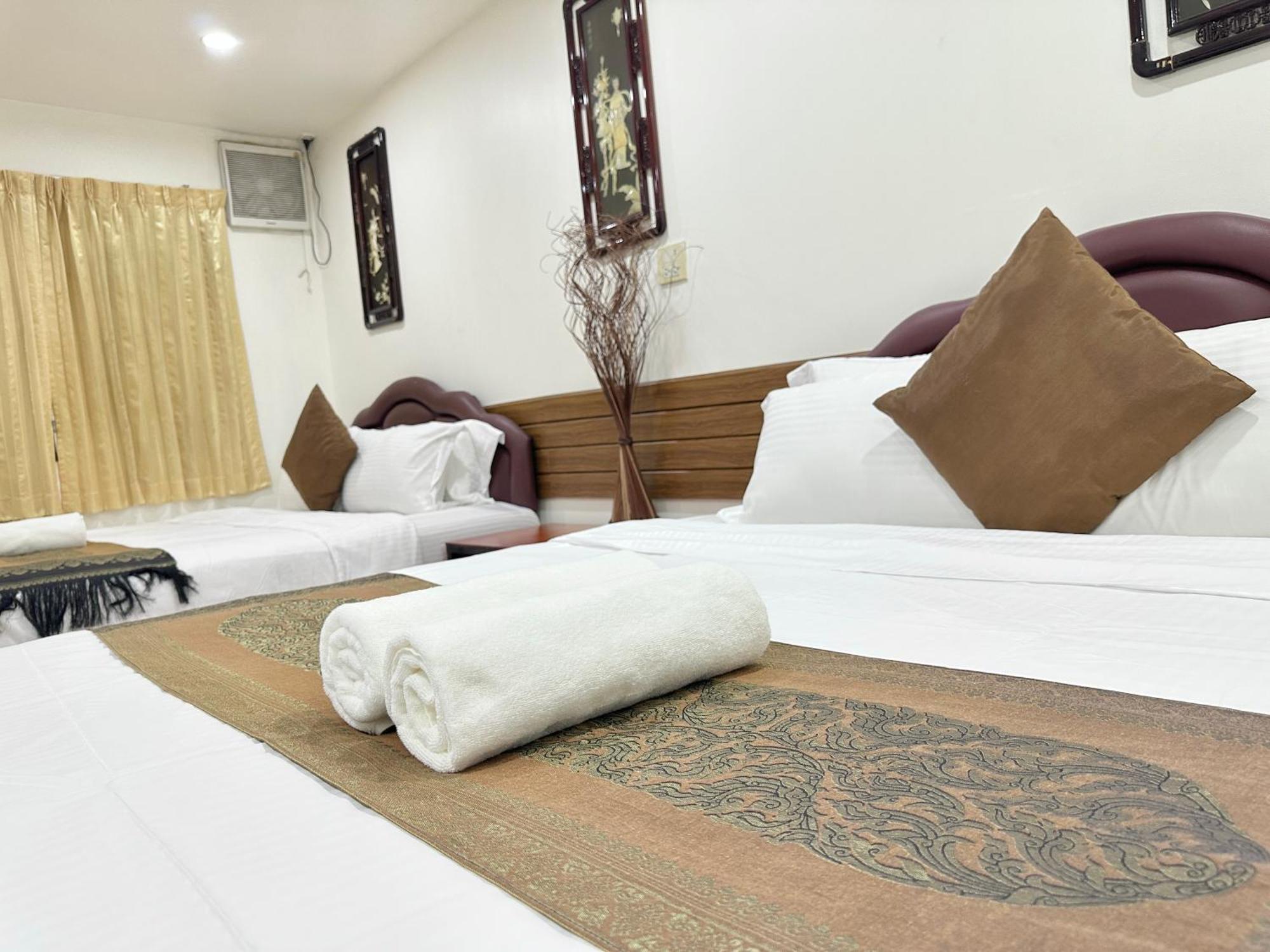 Longzhu Guesthouse Bangkok Exterior photo
