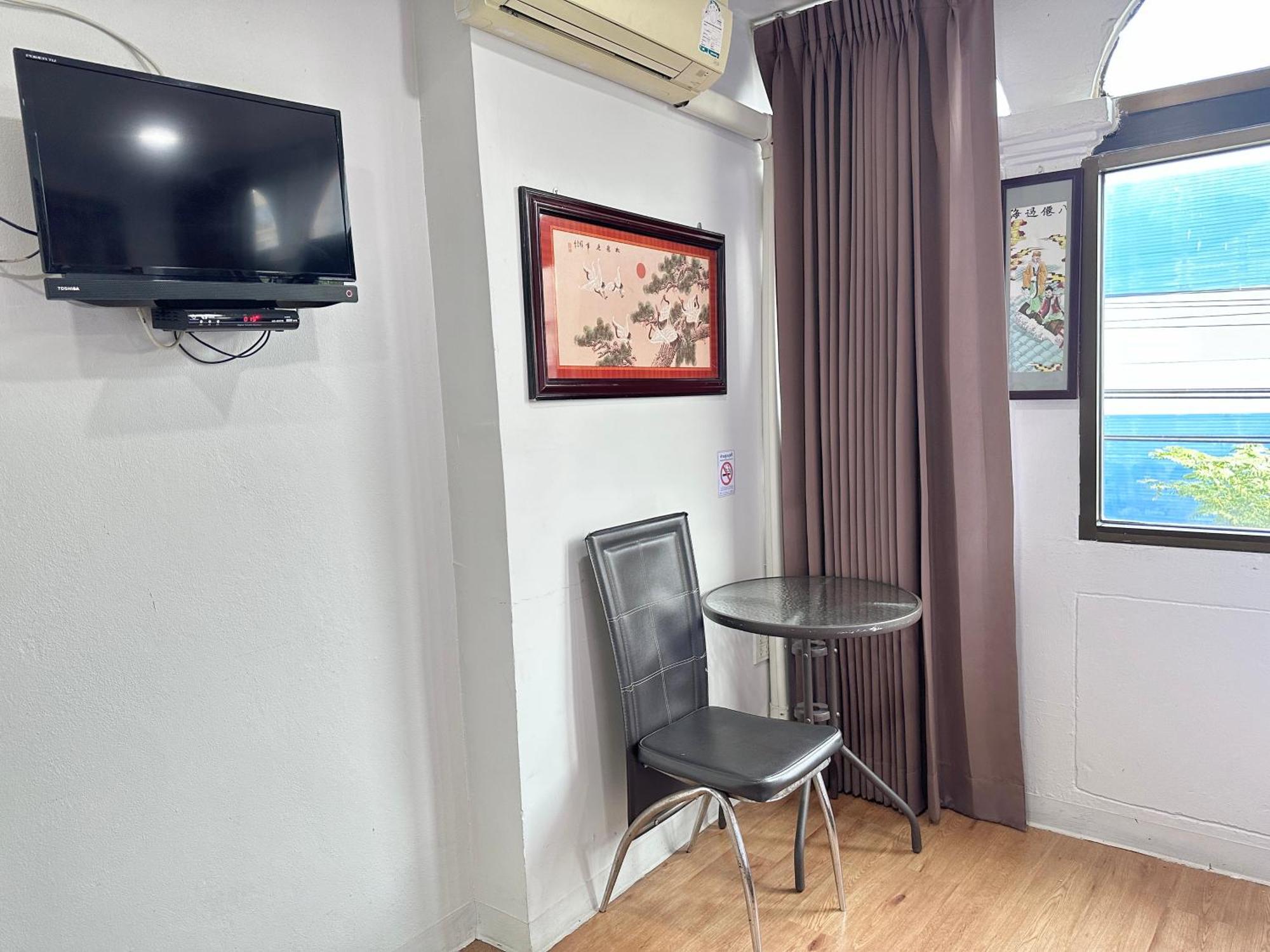Longzhu Guesthouse Bangkok Exterior photo