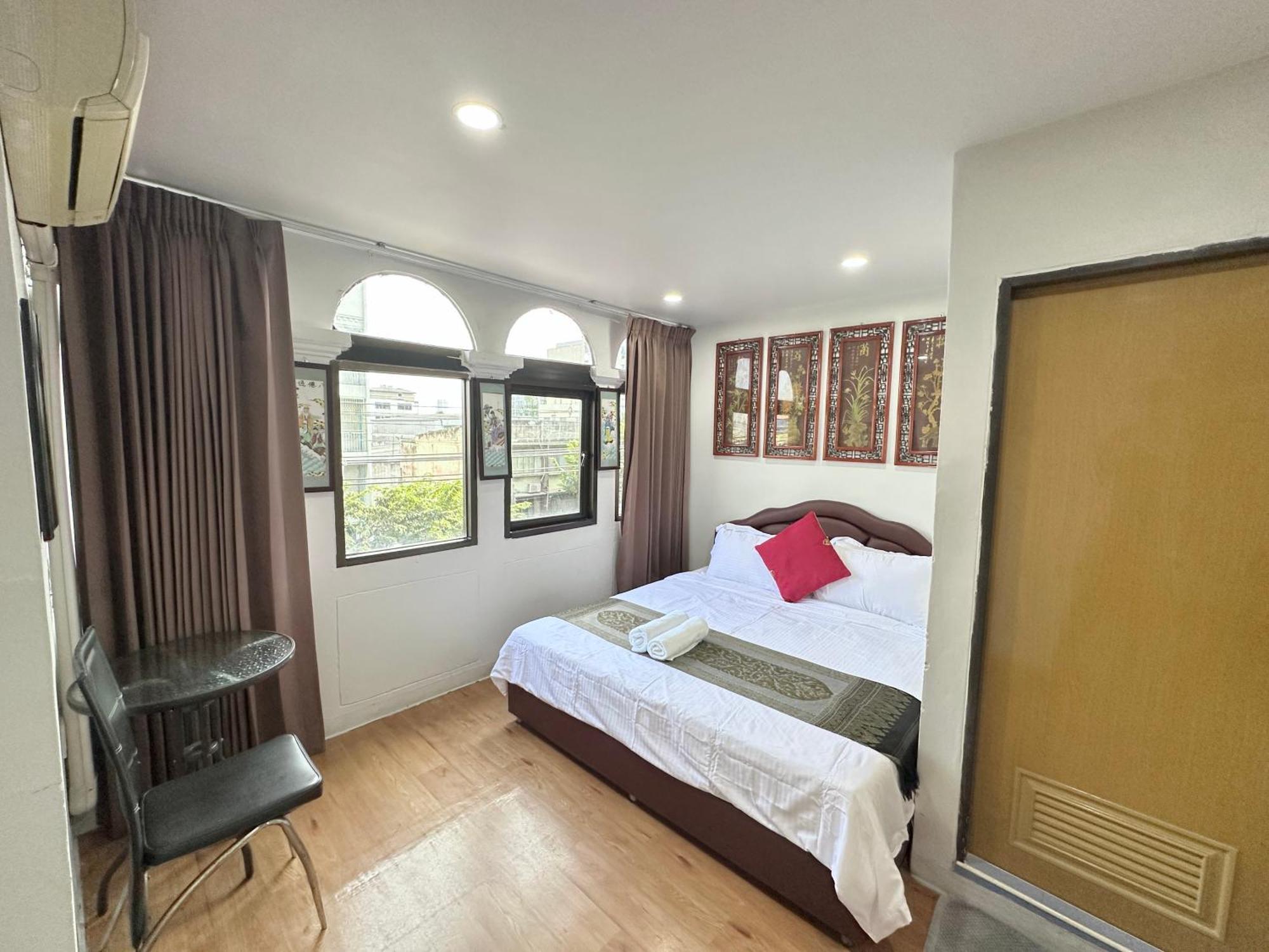 Longzhu Guesthouse Bangkok Exterior photo