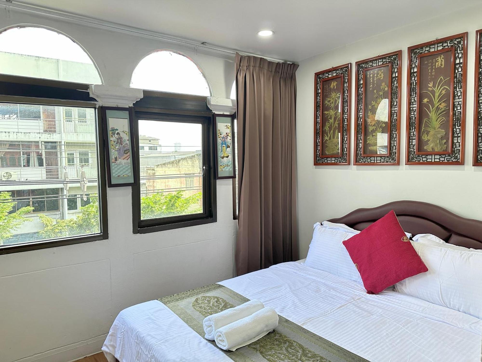 Longzhu Guesthouse Bangkok Exterior photo