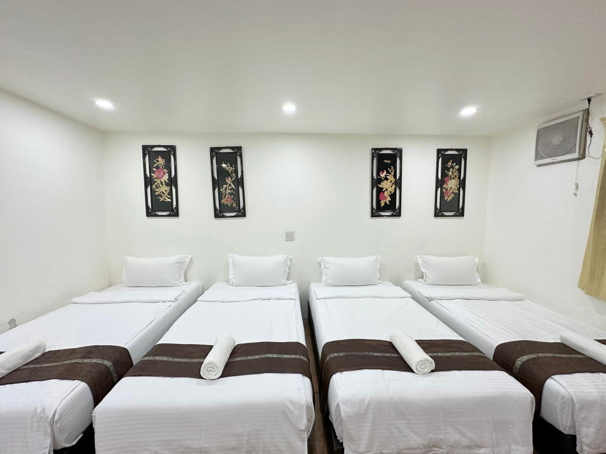 Longzhu Guesthouse Bangkok Exterior photo