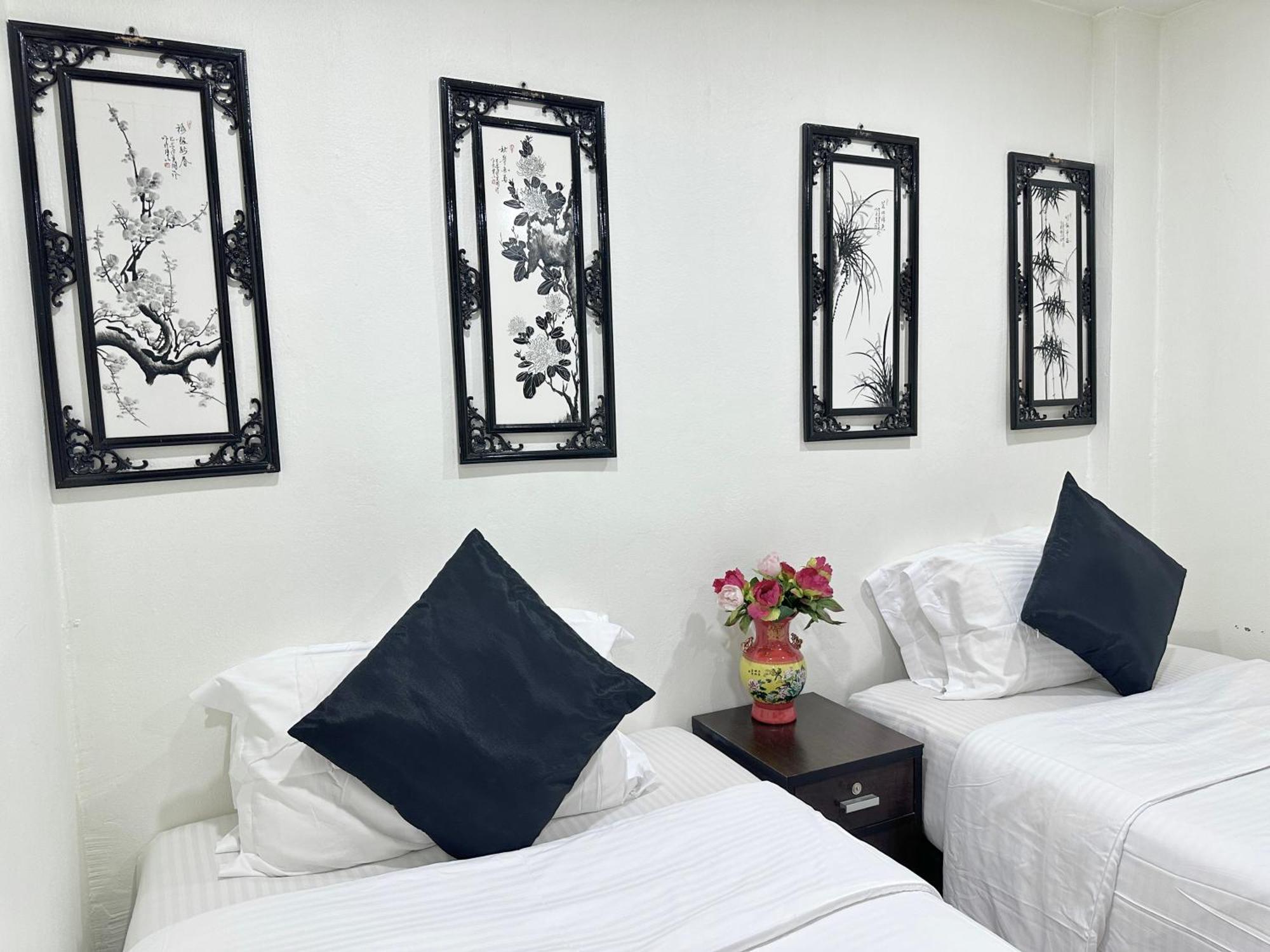 Longzhu Guesthouse Bangkok Exterior photo