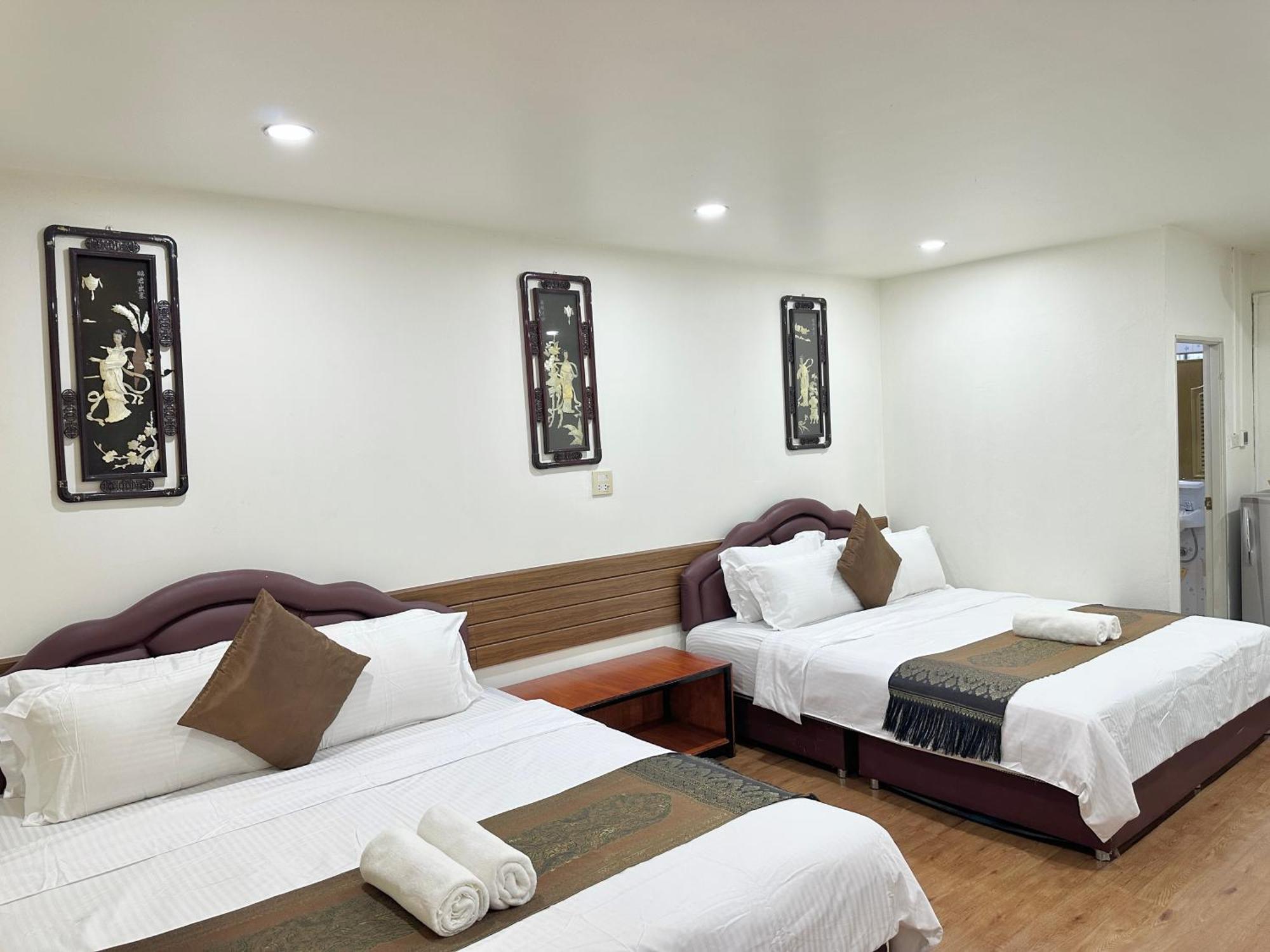 Longzhu Guesthouse Bangkok Exterior photo