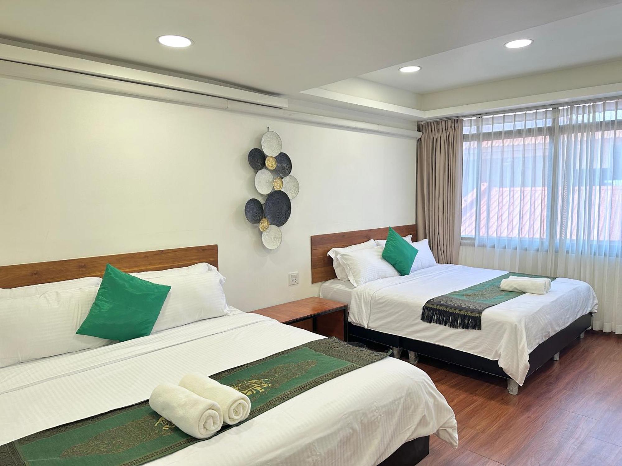 Longzhu Guesthouse Bangkok Exterior photo