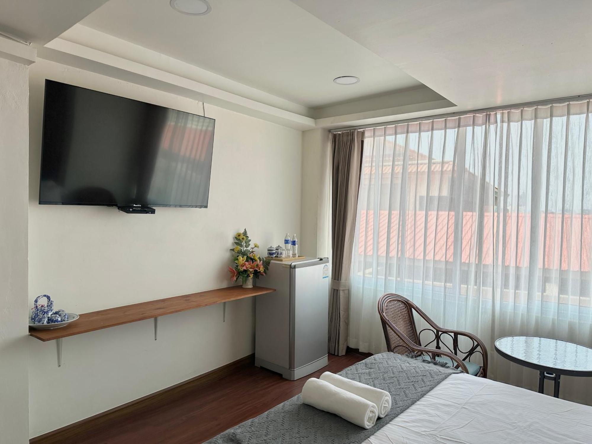Longzhu Guesthouse Bangkok Exterior photo