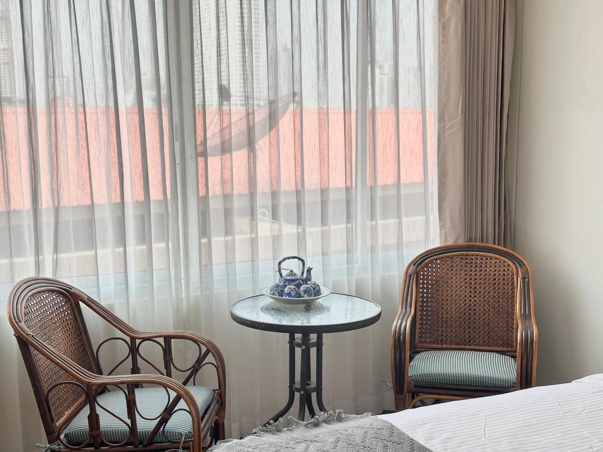 Longzhu Guesthouse Bangkok Exterior photo