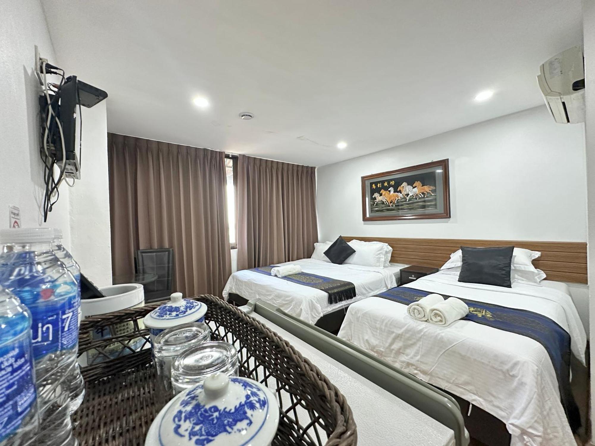 Longzhu Guesthouse Bangkok Exterior photo