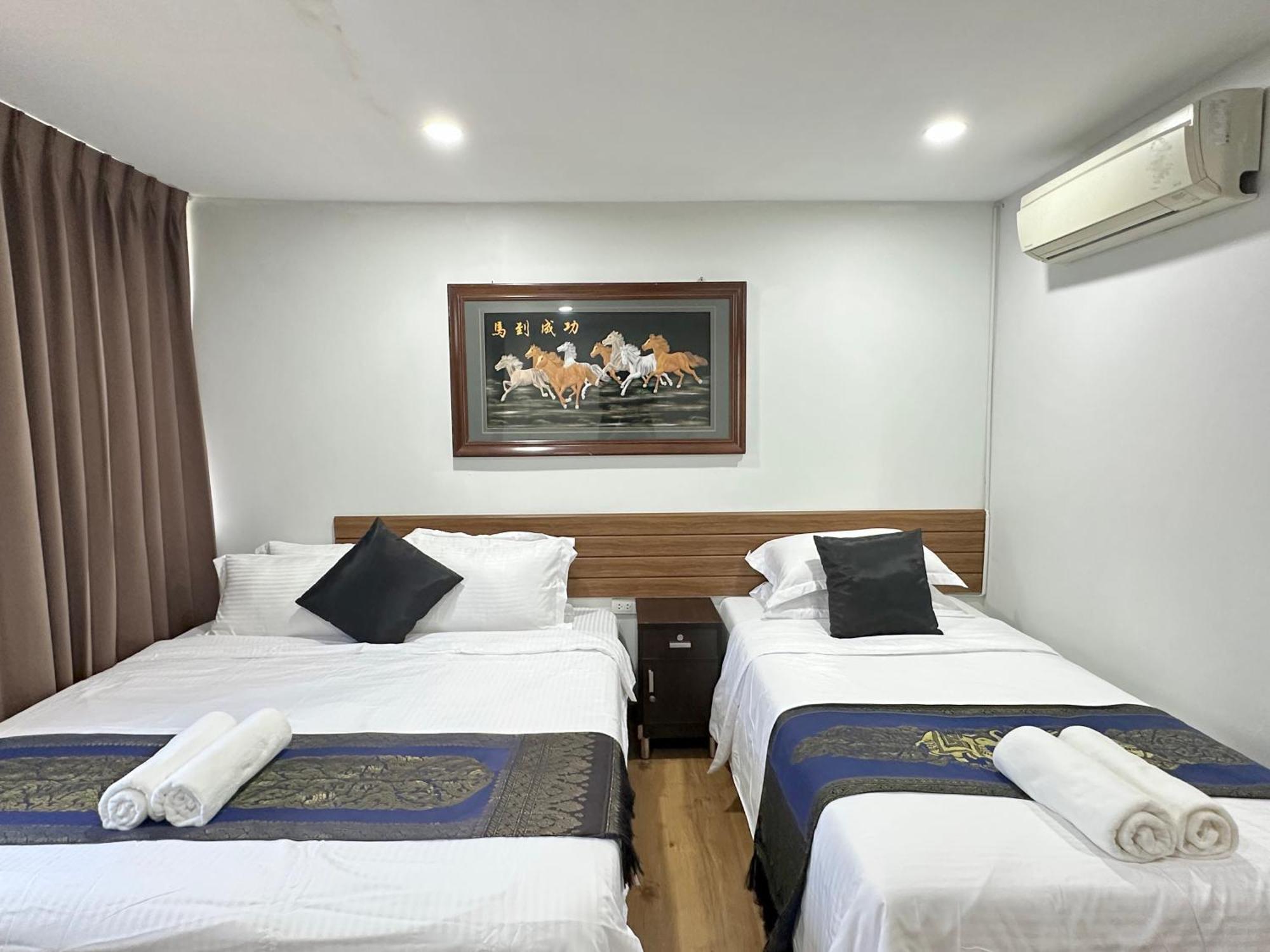 Longzhu Guesthouse Bangkok Exterior photo